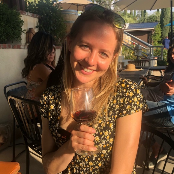 Meet your Posher, Kelli! - Picture 2 of 3